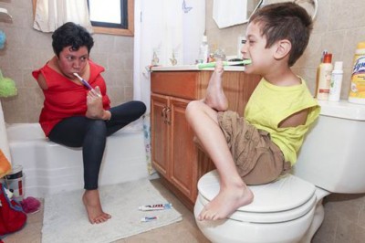 Matka bez rąk urodziła dziecko bez rąk - kiedy zobaczyłem jak sobie radzą w życiu opadłą mi szczęka! 