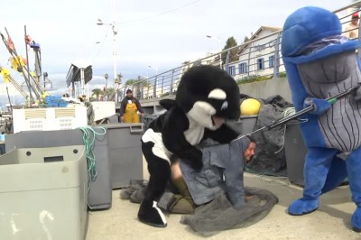   Nie ma to jak zaliczyć rybaka! Remi w stroju orki prezentuje szalone akcje na mieście :D