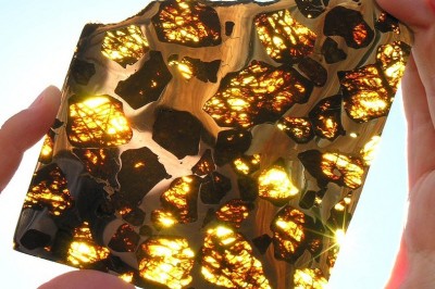 Niesamowity meteoryt z Fukang zachwycił jubilerów. Zobacz to dzieło natury.