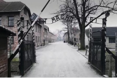 Niezwykłe  nagranie z drona lecącego nad Auschwitz! To co uchwyciła kamera przyprawia o dreszcze!