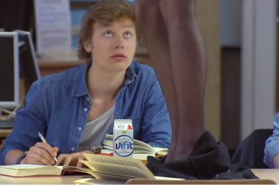 No i się rozebrała! Przepiękna Ania kontra pilni studenci w bibliotece!