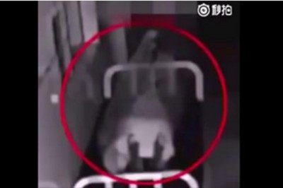 Pacjentka umiera w chińskim szpitalu na korytarzu! To co wydobyło się z jej ciała przeraziło personel!