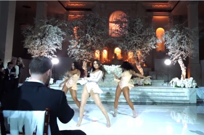 Pan młody siedział z opadniętą szczęką! Takich umiejętności tanecznych pozazdrościła by jej Beyonce! 