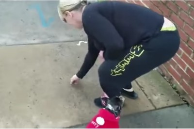 Podczas spaceru jej pies załatwiał się pod jego domem! W końcu zmusił ją do sprzątania gołymi rekami!