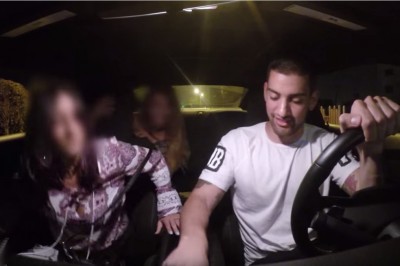 Podjechał sportowym autem pod bar. Reakcja kobiet.... brak słów! 