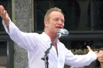 Pozytywna akcja w środku miasta! Sting śpiewa 