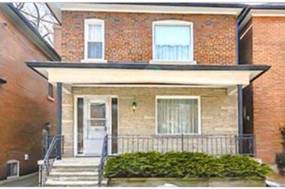 Pośrednik zaoferował marne grosze za stary dom 96 letniej kobiety! Gdy wszedł do środka, zaniemówił!