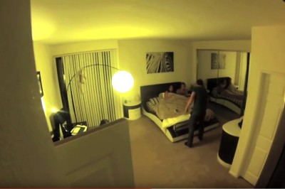 Przyłapał matkę ze swoim przyjacielem w łóżku! Takiej reakcji nikt nie przewidział! 