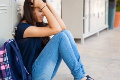 Szkołą zawiesza 14-latkę która była obiektem napaści seksualnej! Najgłupsza reakcja szkoły w historii! 