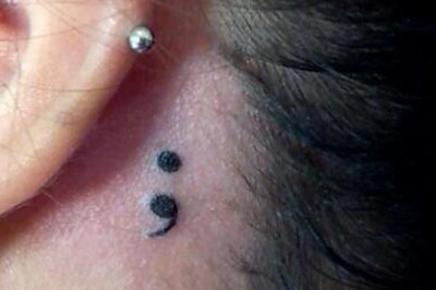 Sądzisz, że to kolejna głupia moda na dziwny tatuaż? Zaskoczy Cię jego prawdziwe znaczenie.