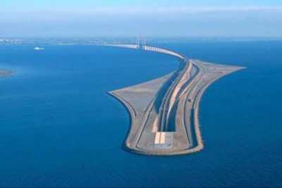 Ta droga wygląda jakby kończyła się na środku morza! Jednak pod wodą kryje się tajemnica! 