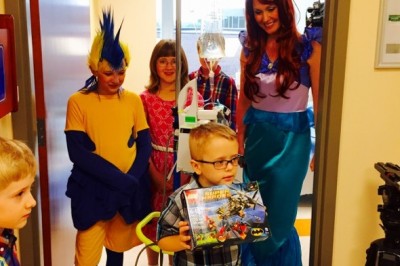 Ta dziewczynka oddała urodzinowe prezenty małym pacjentom. Heroiczna postawa.