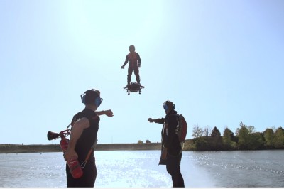 Takim gadżetem to bym polatał! Odrzutowa deskorolka latająca 150 km na godzinę! 