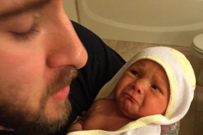 Tata wrzucił zdjęcie z córeczką do sieci! To co przeczytał w komentarzach uratowało jej życie!