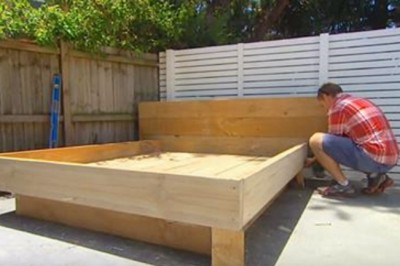 Tata zbudował wielkie łóżko na  podwórku! Gdy zobaczysz z czego zrobił materac - zaniemówisz!