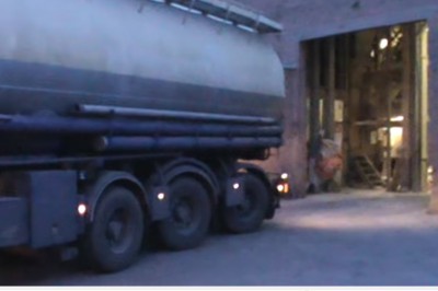 To jest dopiero mistrzostwo! Polak pokazuje jak cofać 52 tonowym zestawem!