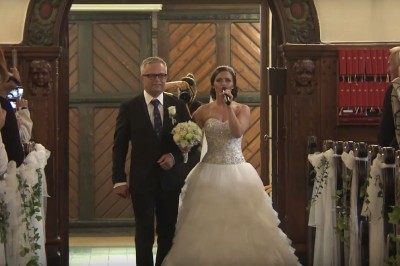 To miał być zwykły ślub, jednak gdy panna młoda zaczęła śpiewać, pan młody nie wytrzymał!