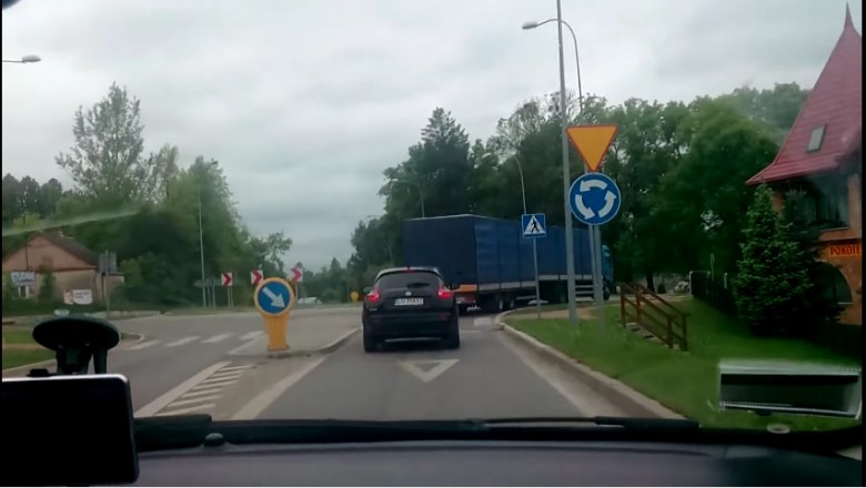 Tutaj jest RAJ! Mieszkaniec Ukrainy z wzruszającą przemową po wjeździe do Polski! 