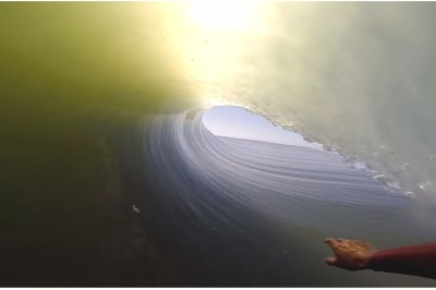 W środku 27-sekundowej fali. Rewelacyjny film za który gość zgarnął 20 tyś dolarów!