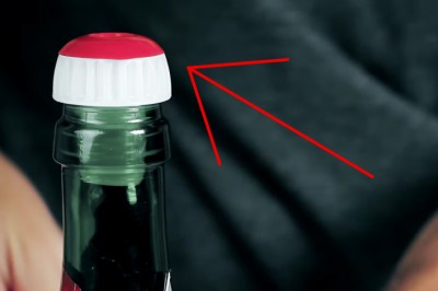 Większość osób nie ma pojęcia po co jest ta czerwona końcówka korka od szampana! Ma jedno zadanie!