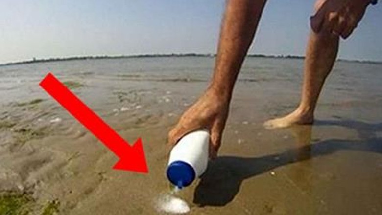 Wysypuje odrobinę soli na plaży! Po chwili z piasku wyłania się coś bardzo dziwnego!