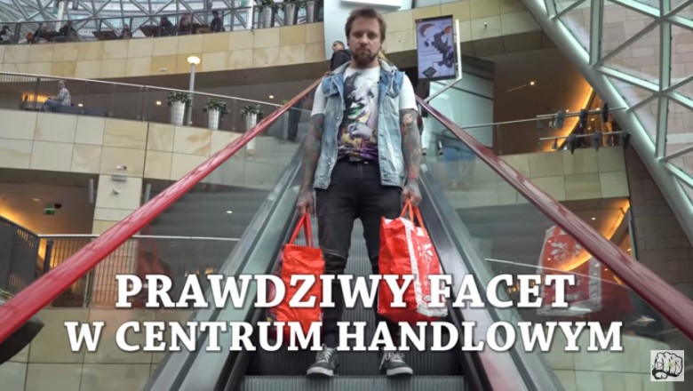 Z życia wzięte! Tak zachowuje się facet w galerii handlowej gdy uda Ci się wyciągnąć go na zakupy!