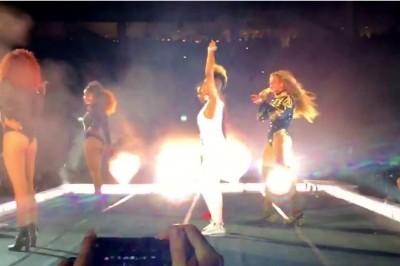 Zupełnie ukradły jej show! Beyonce zaprasza dwie fanki z publiczności które tańczą lepiej niż ona! 