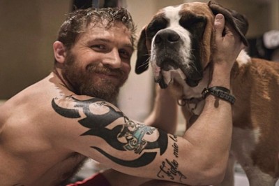 Tom Hardy i jego psiaki! Te niezwykłe zdjęcia chwycą Cię za serce i nie dasz rady oderwać wzroku! 
