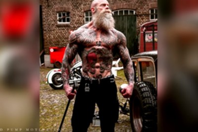 53-letni wytatuowany kulturysta pokazuje, że o ciało można zadbać w każdym wieku!