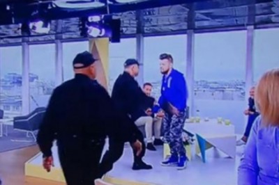 Wardęga powalony na ziemię przez policjantów! Został zakuty w kajdanki podczas Dzień dobry TVN!