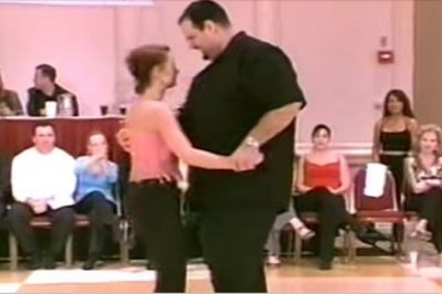 Kiedy wyszedł na parkiet, wyzwali go od grubasów! Chwilę potem wszystkim opadły szczęki