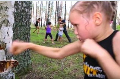 Matylko 9 lat, a swoją szybkością i techniką zachwyciła samego Mike Tysona. Prawdziwy talent!