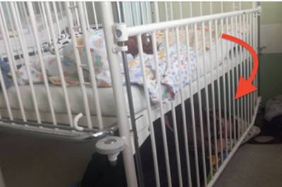 Przemęczona mama śpi pod szpitalnym łóżeczkiem dziecka! Poruszony tata umieszcza zdjęcie w sieci!