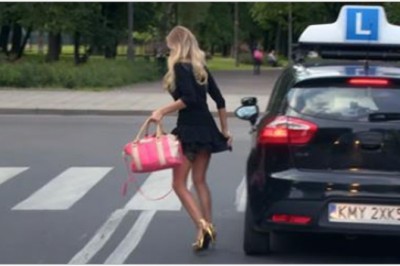 Strzeliła focha gdy ją złapał za kolano! Blondyna w szpilkach vs instruktor nauki jazdy :D
