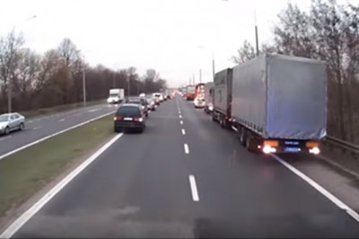   Pięknie się to ogląda! Tunel życia w wykonaniu polskich kierowców!