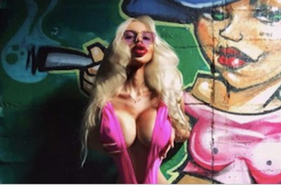 Zdjęcie Anelli znów wprawiło w osłupienie!Tylko spójrz co ona ma między nogami! 