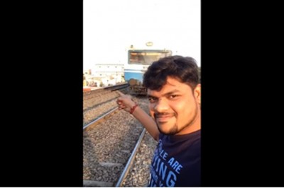 Postanowił zrobić sobie selfie z pociągiem! Nie przyszło mu do głowy jaki będzie finał!