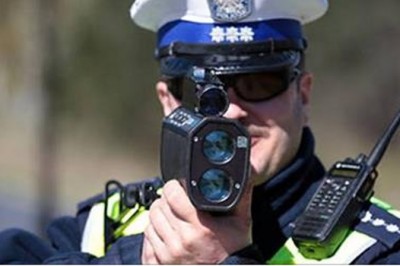 Co zrobić, żeby nie złapał Cię radar? Sztuczka, którą podzielił się ten policjant jest po prostu niezawodna! 