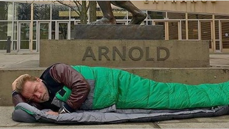 Arnold Schwarzenegger spał na ulicy pod własnym pomnikiem! Aktor poczuł na własnej skórze jak szybko ludzie zapominają!