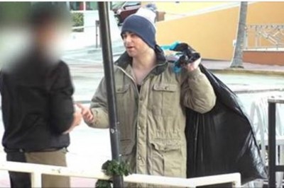 Bogacz przebrany za bezdomnego sprawdza jak potraktują go w restauracji! Chwilę później podjeżdża  Rolls-Roycem!