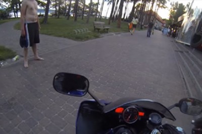 „Ale z Ciebie c*pa!” Dziewczyna konkretnie pocisnęła swojego chłopaka na motocyklu!