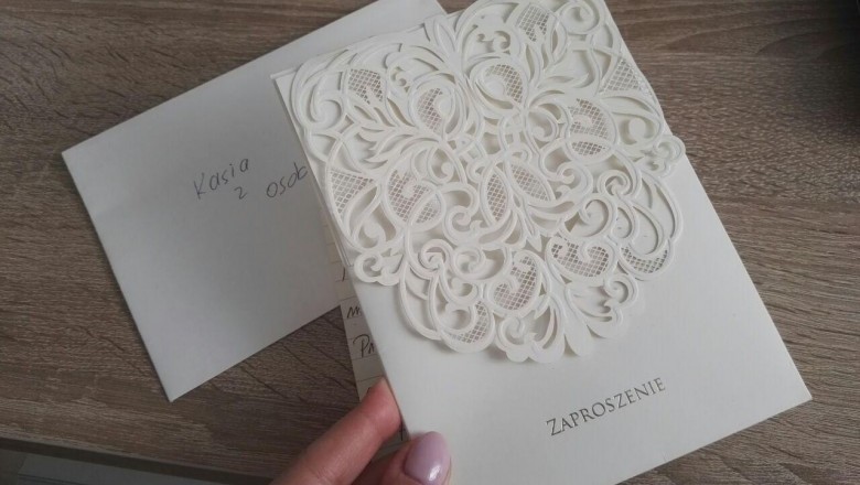 Otrzymała zaproszenie na ślub z nietypowym wierszykiem! Państwo młodzi wprost domagali się jednej rzeczy!