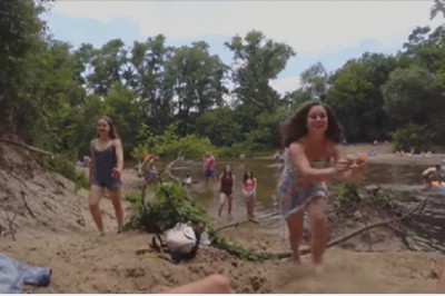 Namówili go by skoczył na główkę! Nie wiedział, że to będzie jego ostatni skok!