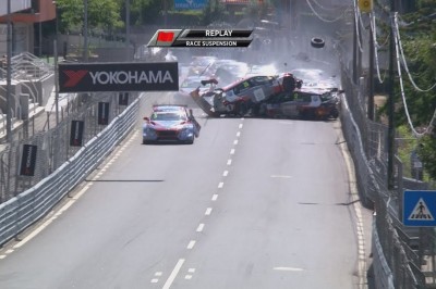 Tylu skasowanych aut na raz chyba jeszcze nie było! Szybkie zakończenie wyścigu!