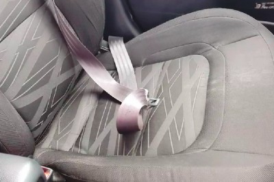 W taki prosty sposób można sprawdzić czy podczas wypadku były zapięte pasy bezpieczeństwa!