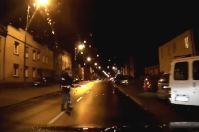 Zobacz jak wygląda upierdliwa kontrola drogowa! Ten policjant przeszedł sam siebie!