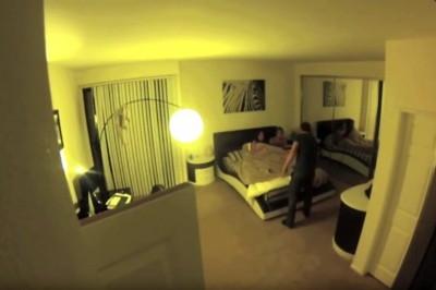 Przyłapał matkę ze swoim przyjacielem w łóżku! Jego reakcji nikt nie przewidział!