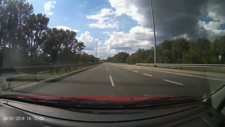 „Widziałaś to?! O boże co za idiota!” Wymuszenie pierwszeństwa i poślizg na S8!