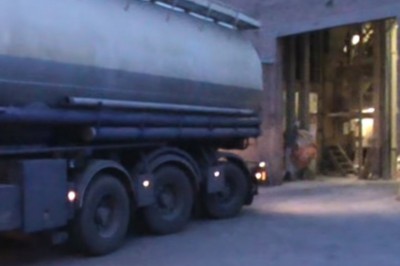 Polak pokazuje jak cofać 52 tonowym zestawem! To jest dopiero mistrzostwo świata! 