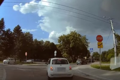 Ona wie jak skutecznie zmylić przeciwnika! Czyli idealny przykład kobiecej logiki :D